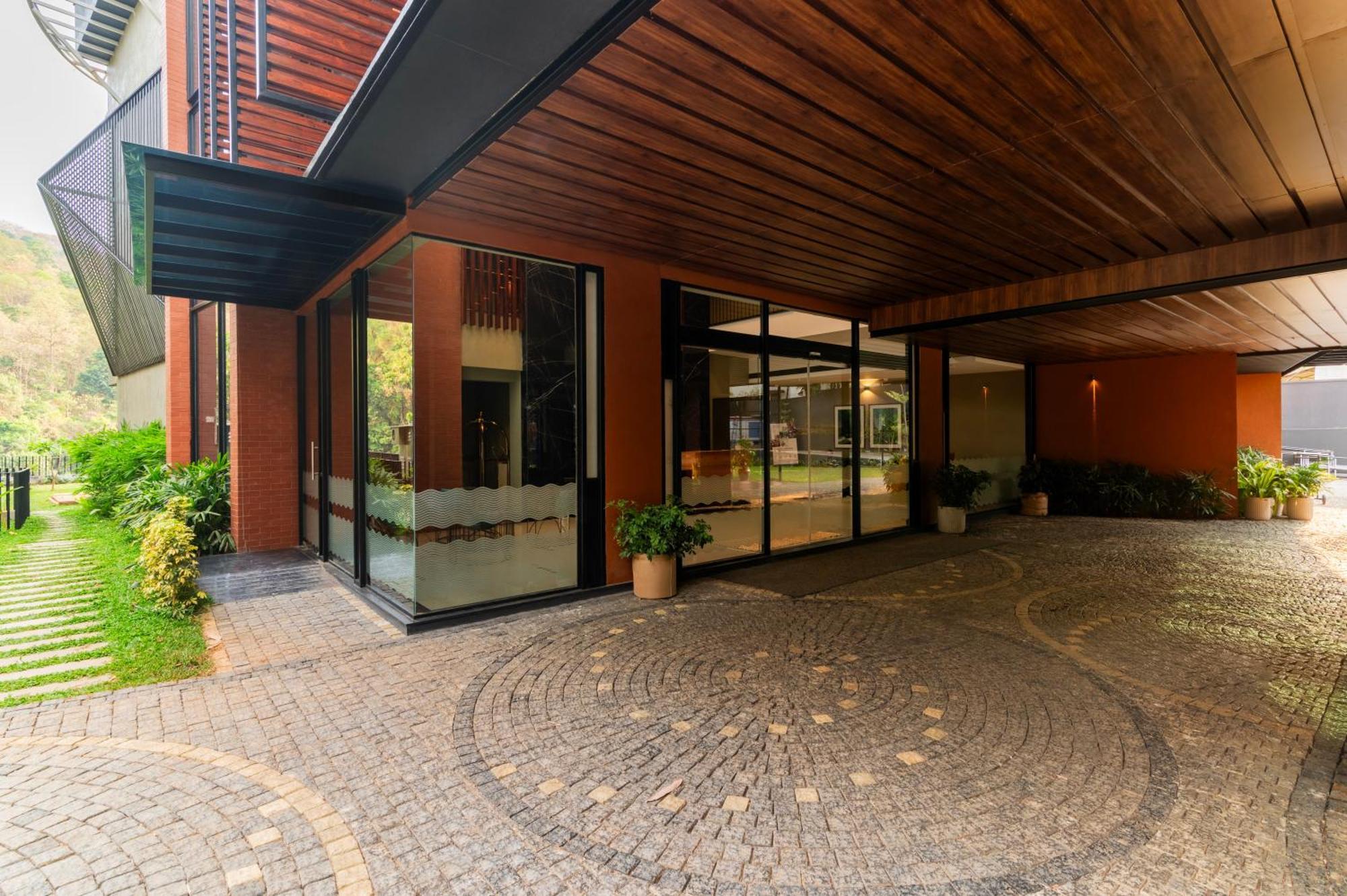 Sterling Athirappilly Hotell Kallana Exteriör bild