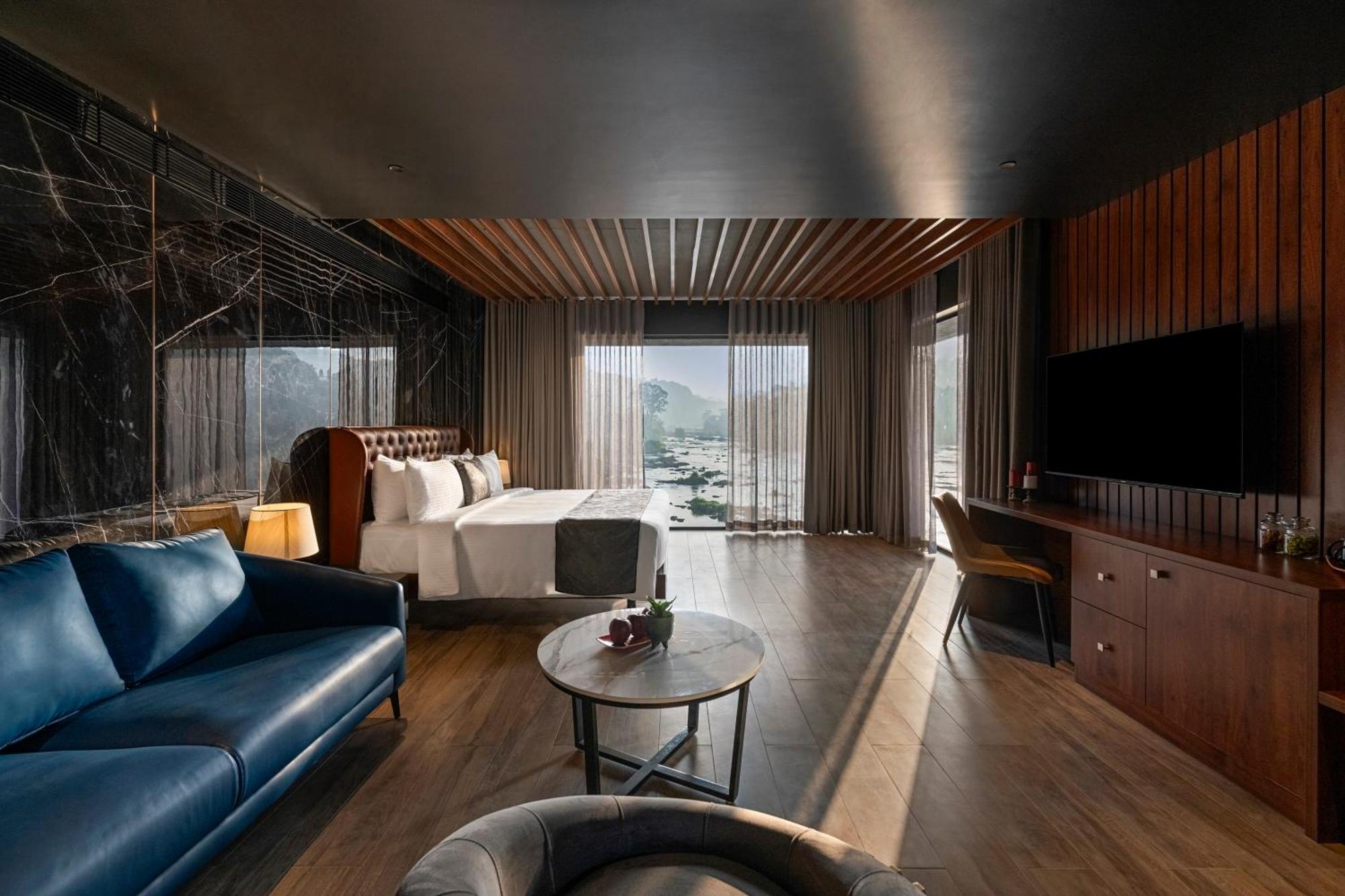 Sterling Athirappilly Hotell Kallana Exteriör bild